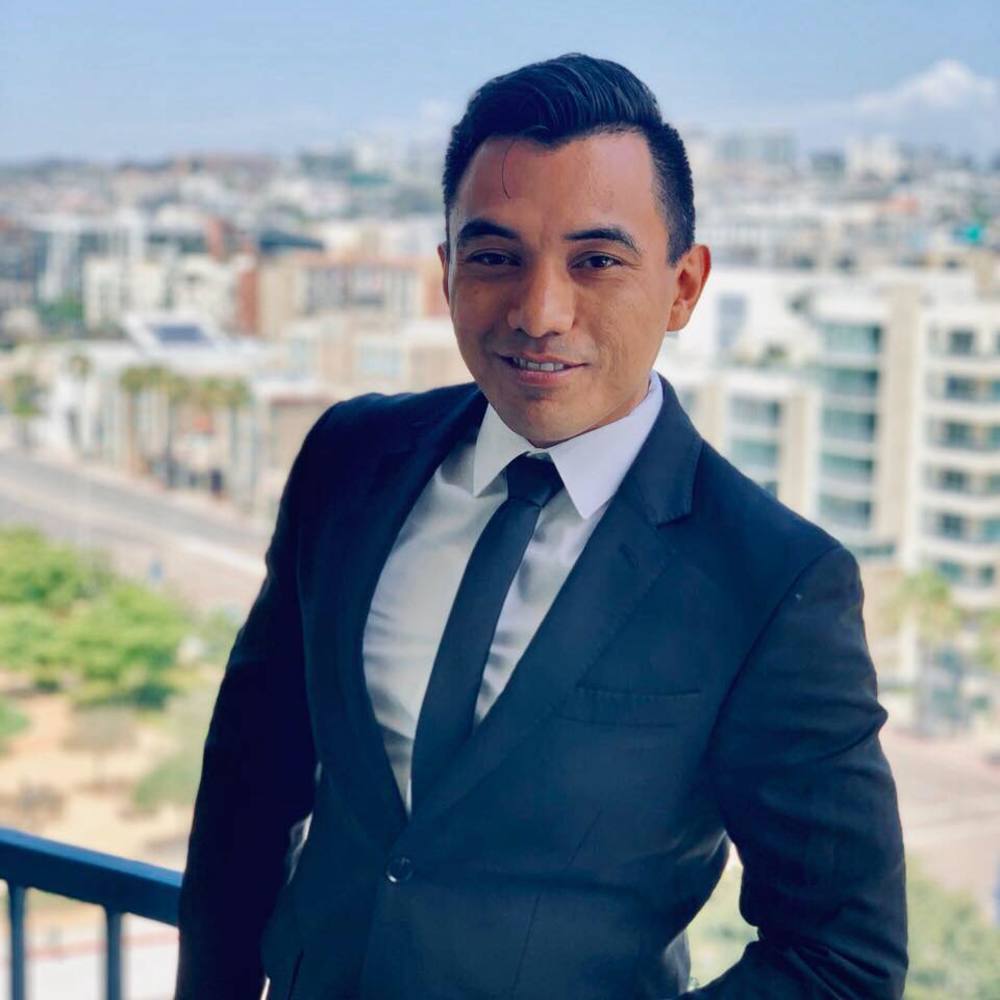 Meet your Posher, Carlos